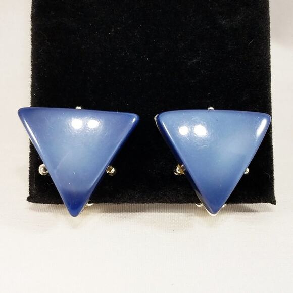 Vintage Pearlescent Blue Lucite Triangle Clip Earrings, Silver Tone Clips - Picture 2 of 10